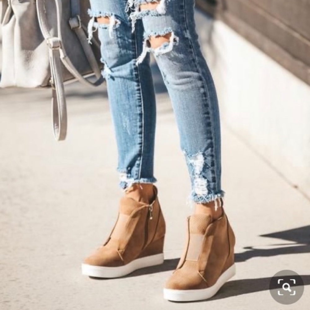 Vici Camel Wedge Sneakers 8.5